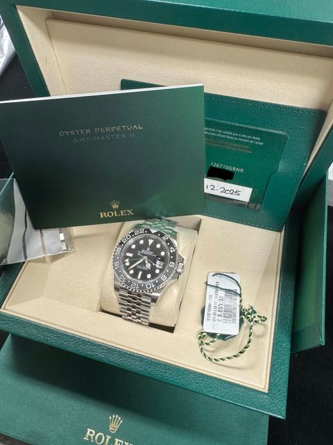 Rolex GMT Master II 126710 GRNR Image 6